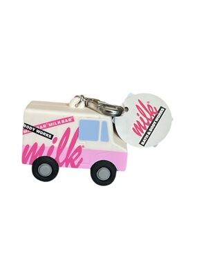 BATH & BODY WORKS MILK BAR BIRTHDAY CAKE TRUCK POCKETBAC HOLDER